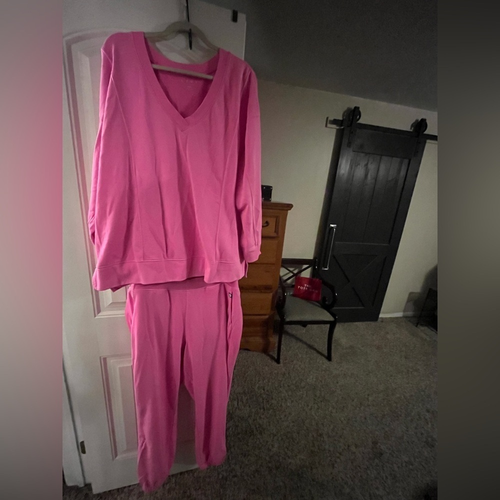 LIVI Pink V Neck Lounge Set, size 18/20